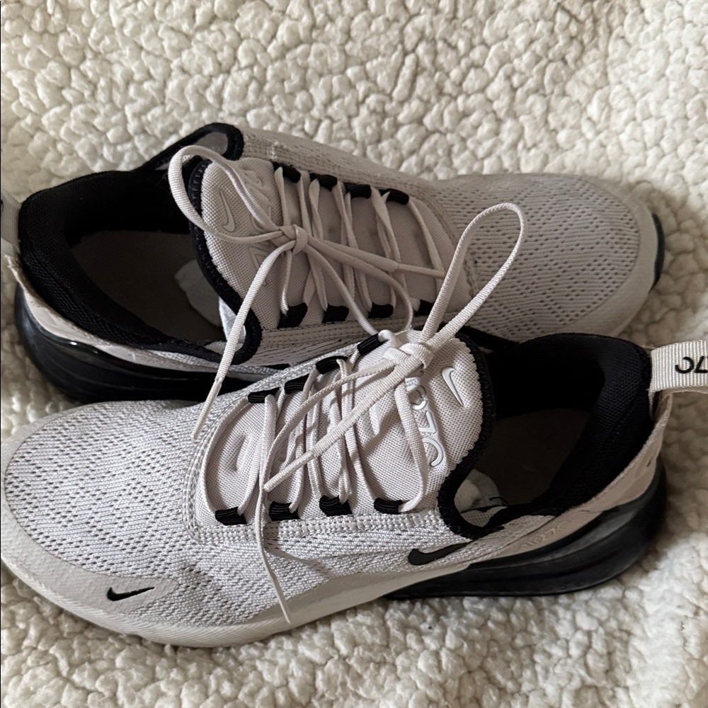 Nike Air Max 270 - Picture 3 of 3